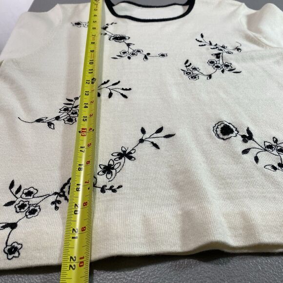 Womens Sweater Cream Black Embroidered Beaded Floral Trim Round Neck Size M - Picture 5 of 8